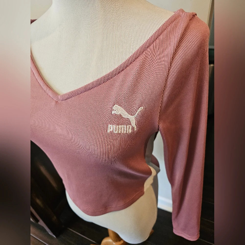 Puma Women's •Size Medium• Pink Croped Ribbed V-neck Athletic Top Athleisure - Picture 3 of 9